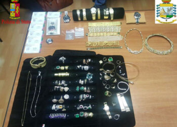 Aeroporto di Reggio Calabria: in partenza per Milano con gioielli nascosti nel bagaglio a mano