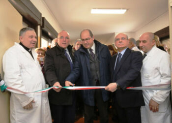 Oliverio ha partecipato alla riapertura di un nuovo reparto ospedaliero a Rossano