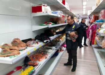 Sequestrati dalla Finanza 246 mila prodotti privi di etichetta in un Negozio Cinese