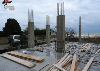 Sequestrato fabbricato abusivo in corso di costruzione a Strongoli Marina