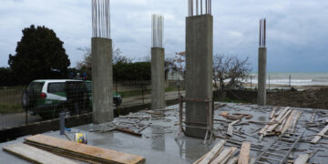 Sequestrato fabbricato abusivo in corso di costruzione a Strongoli Marina