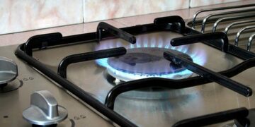 Crotone: Anziana lascia il gas aperto e va adormire, salvata dai Carabinieri