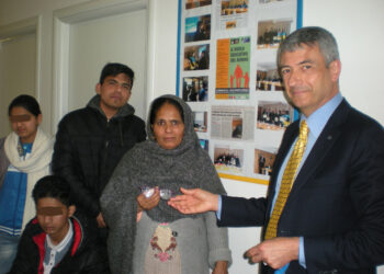 Beneficenza al “Cara” di Isola Capo Rizzuto: donati un paio di occhiali ad una migrante bisognosa