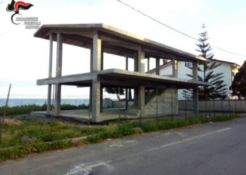 Continuano i controlli a Strongoli Marina, i Carabinieri sequestrano fabbricato abusivo