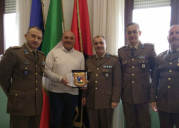 Crotone, il sindaco Ugo Pugliese incontra Maurizio Sabbi comandante del 2° Reggimento Aviazione “Sirio”