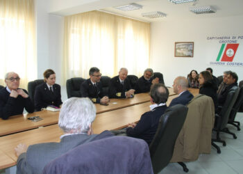 Il Contrammiraglio Russo, Direttore Marittimo della Calabria in visita alla Capitaneria di Porto di Crotone