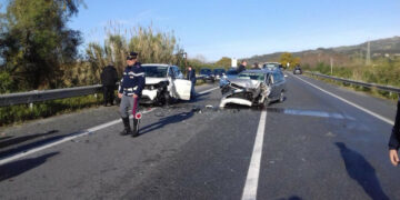 Incidente mortale sulla SS106: scontro frontale, muore 69enne