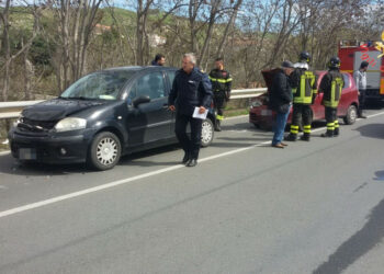 Incidente stradale in Via Lucrezia della Valle a Catanzaro, cinque feriti