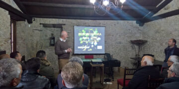 Ricco corso di informazione a Cirò Marina sulla viticultura, i suoi metodi di potatura e gestione della vite