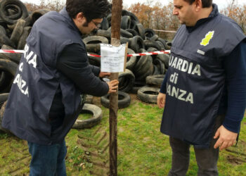 Scoperta dalla Finanza una “montagna” di 6,5 tonnellate di pneumatici, denunciate due persone