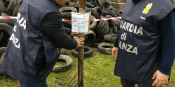 Scoperta dalla Finanza una “montagna” di 6,5 tonnellate di pneumatici, denunciate due persone