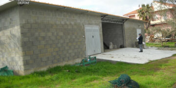 Scoperto un fabbricato abusivo in area rurale a Corazzo di Scandale