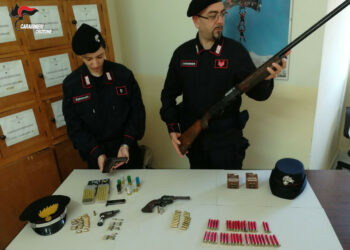 Blitz dei Carabinieri a Scandale: perquisizioni di edifici, due arresti