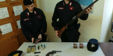 Blitz dei Carabinieri a Scandale: perquisizioni di edifici, due arresti