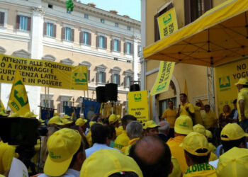 Latte, l’industria casearia contravvenendo al rispetto della Legge 91/2015 specula sugli allevatori a danno dei consumatori