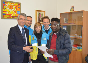 Donati occhiali da vista a tre migranti al Centro d’Accoglienza Sant’Anna di Isola Capo Rizzuto