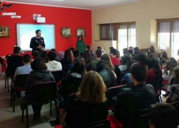I Carabinieri incontrano gli alunni della Scuola Media di Roccabernarda