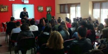 I Carabinieri incontrano gli alunni della Scuola Media di Roccabernarda