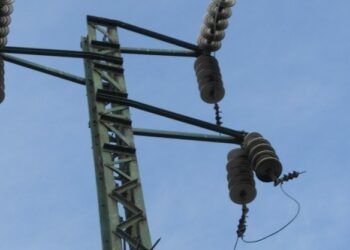 Isola Capo Rizzuto: Rubano cavi per l’alta tensione e lasciano contrada al buio