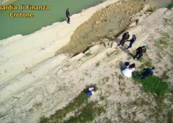 La Guardia di Finanza scopre un sito di grande importanza archeologica nel Fiume Neto