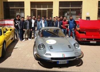 Le Ferrari incontrano gli alunni e i docenti dell’ITIS Donegani di Crotone