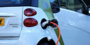 L’impatto delle auto elettriche sulla domanda di petrolio