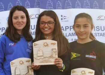 Poker Rosa del Club Velico Crotone alla seconda tappa del Trofeo Optisud a Castellamare di Stabia