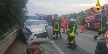 Scontro frontale sulla SS106 a Isola Capo Rizzuto, un morto e due feriti