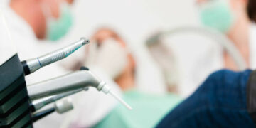 Scoperto falso dentista a Rocca di Neto, arrestato dai Carabinieri