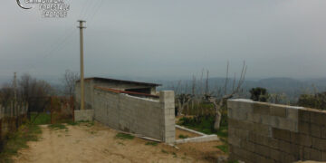 Sequestrati dei manufatti abusivi in un’area agricola privata a Petilia Policastro