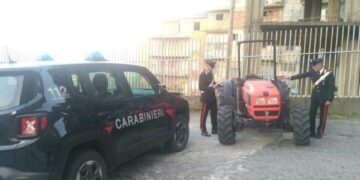 Agricoltore sorpreso a bordo di un trattore con telaio contraffatto, denunciato per ricettazione 38enne di Petilia Policastro