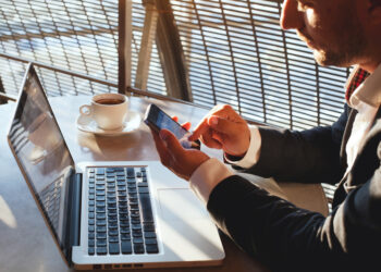 Voli e vacanze online a prezzi gonfiati