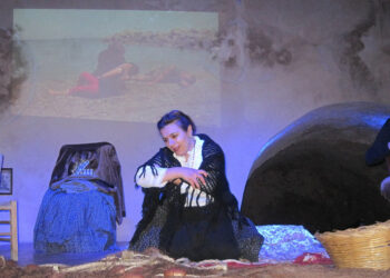 “All’onda del mare. Storia di donna in un borgo di Calabria” in scena al Teatro Comunale di Cariati