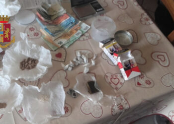 Crotone: 50 grammi di droga in casa, arrestato spacciatore