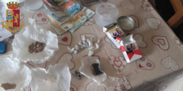 Crotone: 50 grammi di droga in casa, arrestato spacciatore