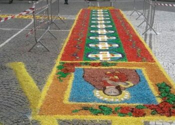 Crotone: L’infiorata di Maggio in onore di Maria di Capo Colonna