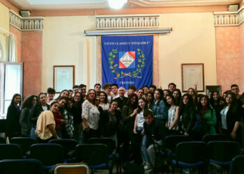 Gli alunni del Liceo Classico “Pitagora”di Crotone incontrano il Vescovo di Noto, Mons. Antonio Staglianò