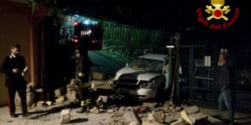 Incidente a Mesoraca: auto senza freni investe pedoni e si schianta contro un muro, 4 i feriti