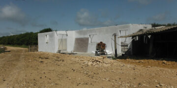 Sequestrato un fabbricato abusivo a Isola Capo Rizzuto