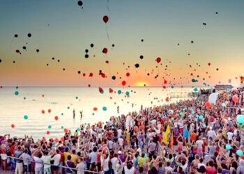 Le vie di Cirò Marina invase da giovani universitari polacchi: Ecco il progetto di I’M per allungare l’estate