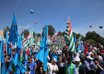 Mario Oliverio a Carfizzi per celebrare la festa del Primo Maggio