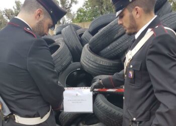 Mesoraca: Sequestrato deposito abusivo di pneumatici, denunciato gommista