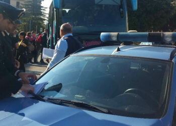 Polizia Stradale impedisce Gita scolastica a Studenti, autobus risultato non sicuro