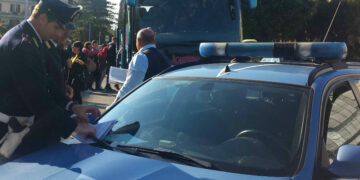 Polizia Stradale impedisce Gita scolastica a Studenti, autobus risultato non sicuro