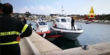 Recuperati i corpi dei ragazzi dispersi nel mare di Catanzaro Lido