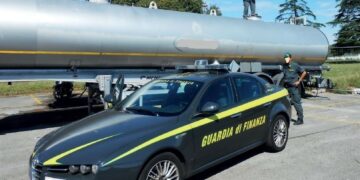Sequestrata Autocisterna modificata e Gasolio di illecita provenienza, due denunciati per contrabbando