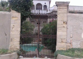 Strano destino quello di Villa Berlingeri di Capocolonna: tutti la vogliono e nessuna la piglia