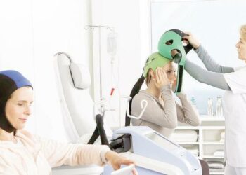 Il Reparto di Oncologia di Cosenza inaugura la “cuffia contro la caduta dei capelli”