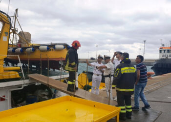 Allarme bomba nel porto di Corigliano, fermata una persona con un bagaglio sospetto
