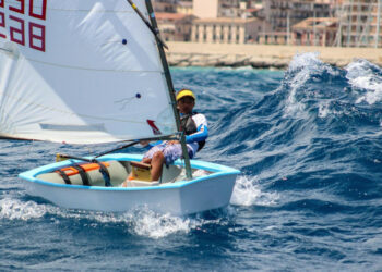 Crotone, Vento da urlo e onde di due metri: per la prima edizione del mediterranean friendship trophy